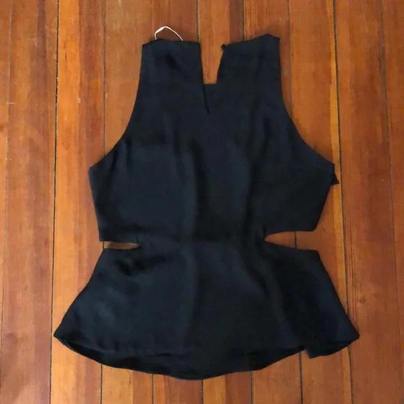 Cutout Tank - Picture 4 of 5